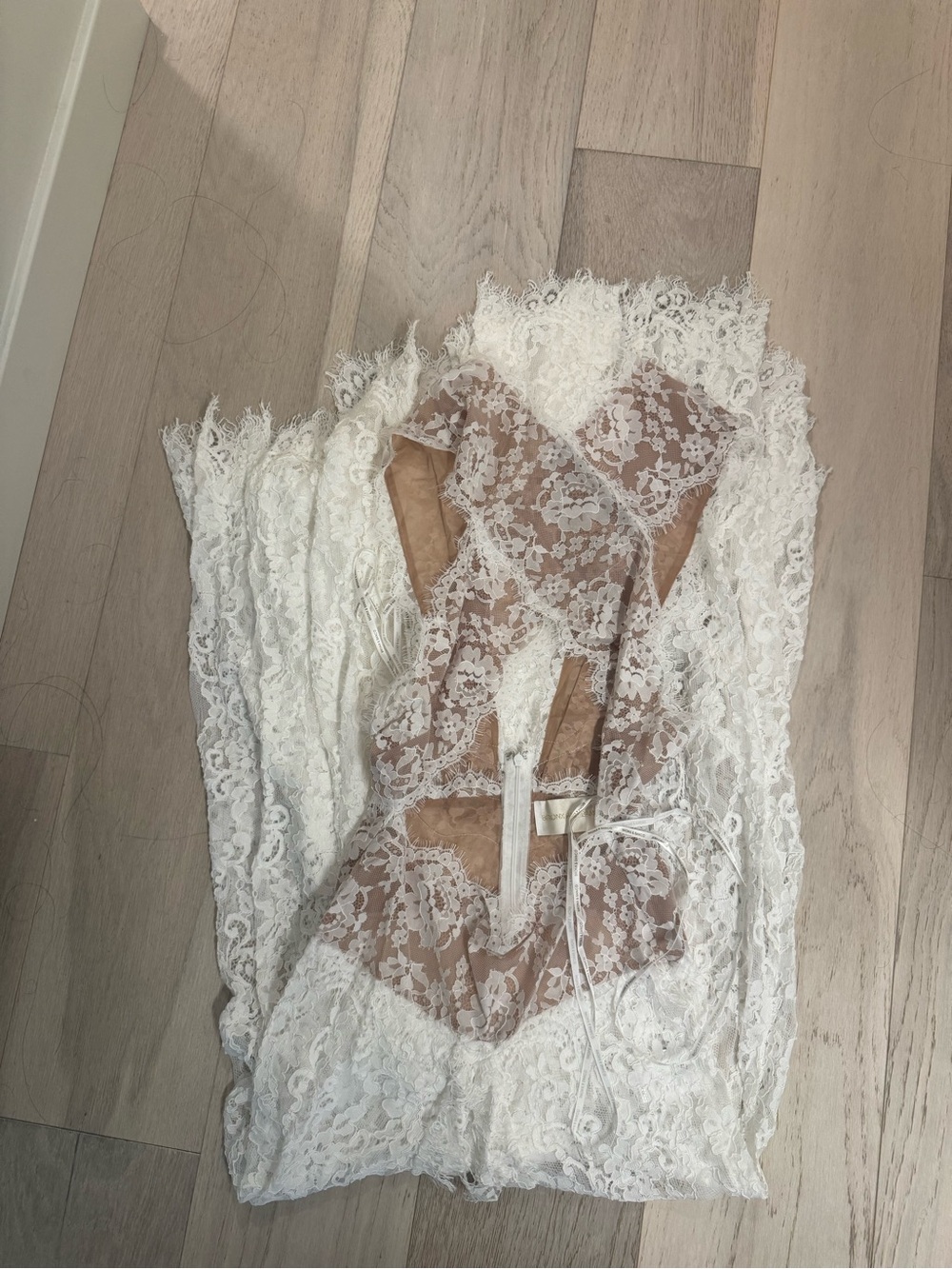 NWOT Bronx and Banco Naia Lace White Cutout Maxi Dress Bridal Gown Collection - Picture 6 of 6